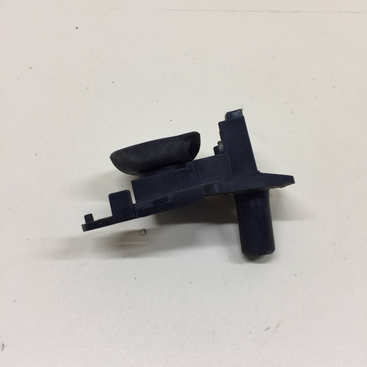 Кронштейн радиатора Jaguar XE (760) 2014-2021