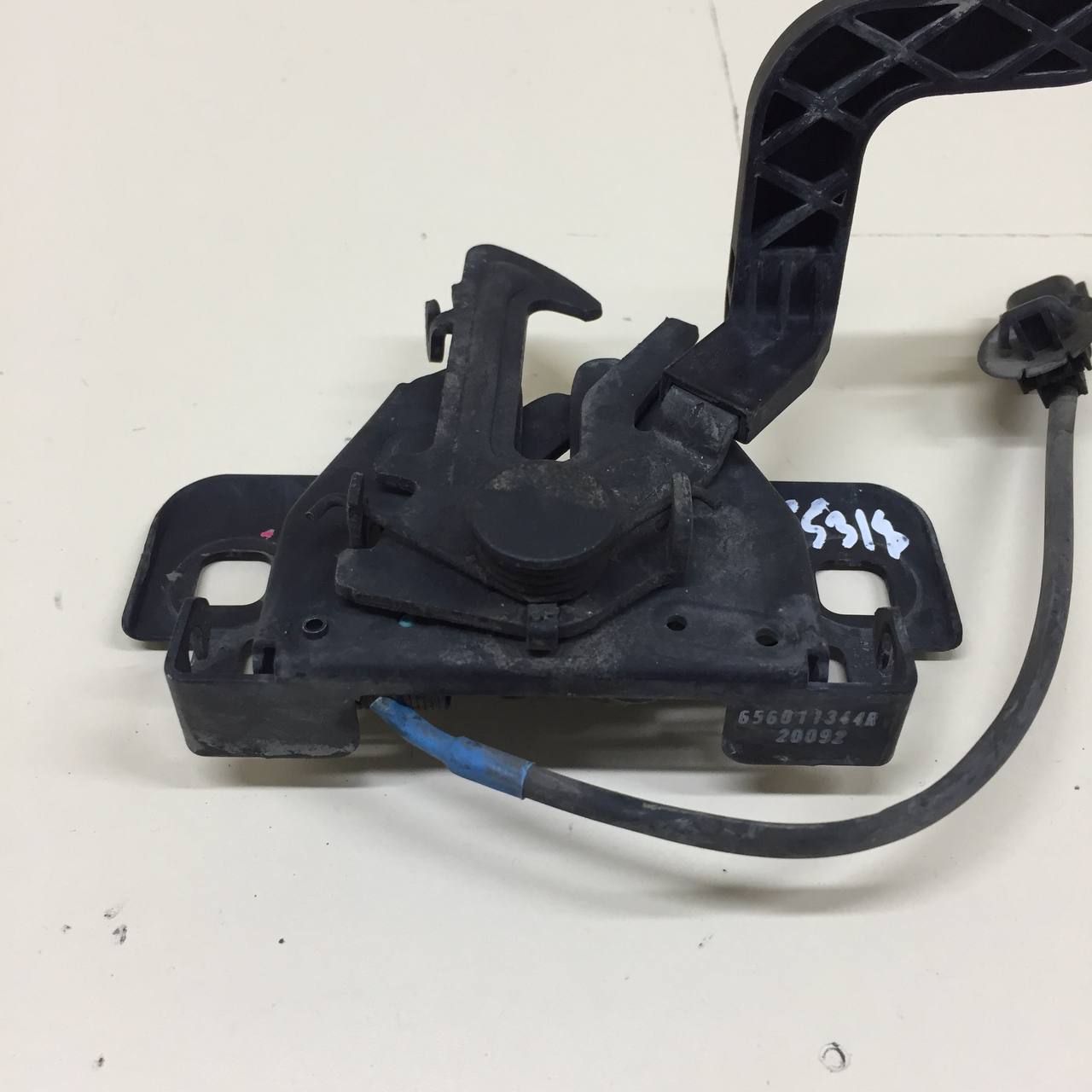 Замок капота Renault Sandero Stepway (5S) 2014-2022