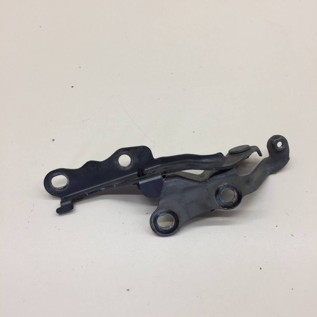 Петля капота правая Toyota Corolla E120 2001-2007