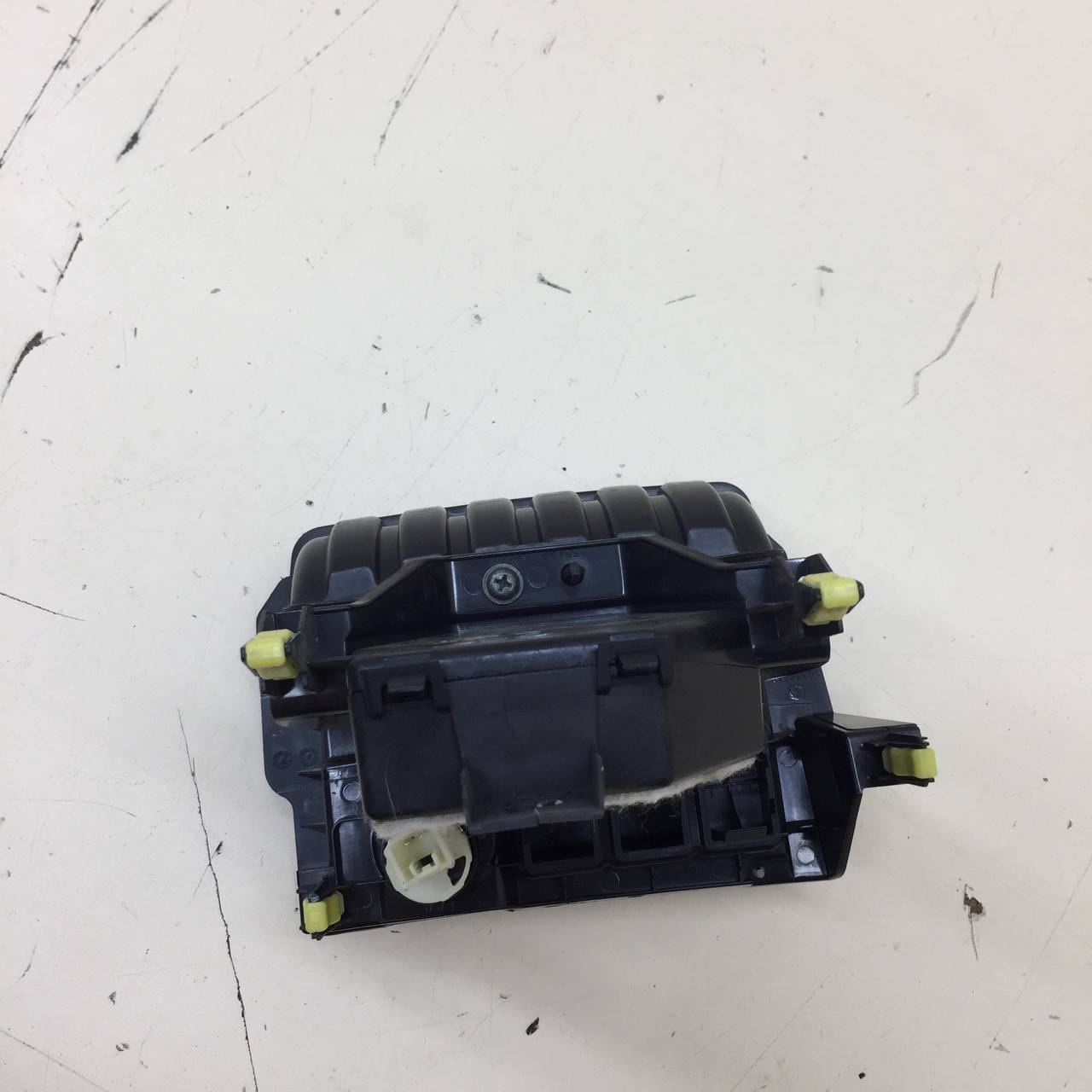 Ящик передней консоли Toyota Corolla E180 2013-2019