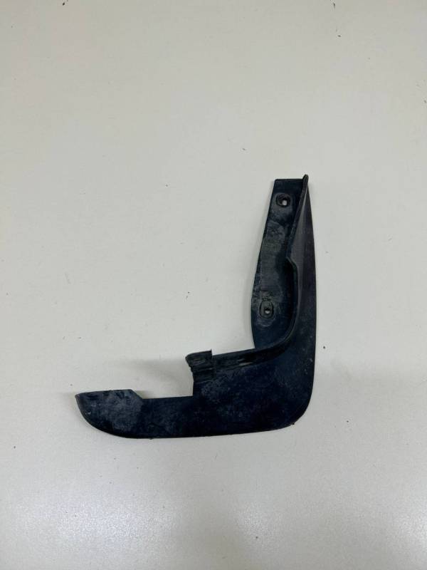 Брызговик передний правый Nissan Almera Classic (B10) 2006-2013