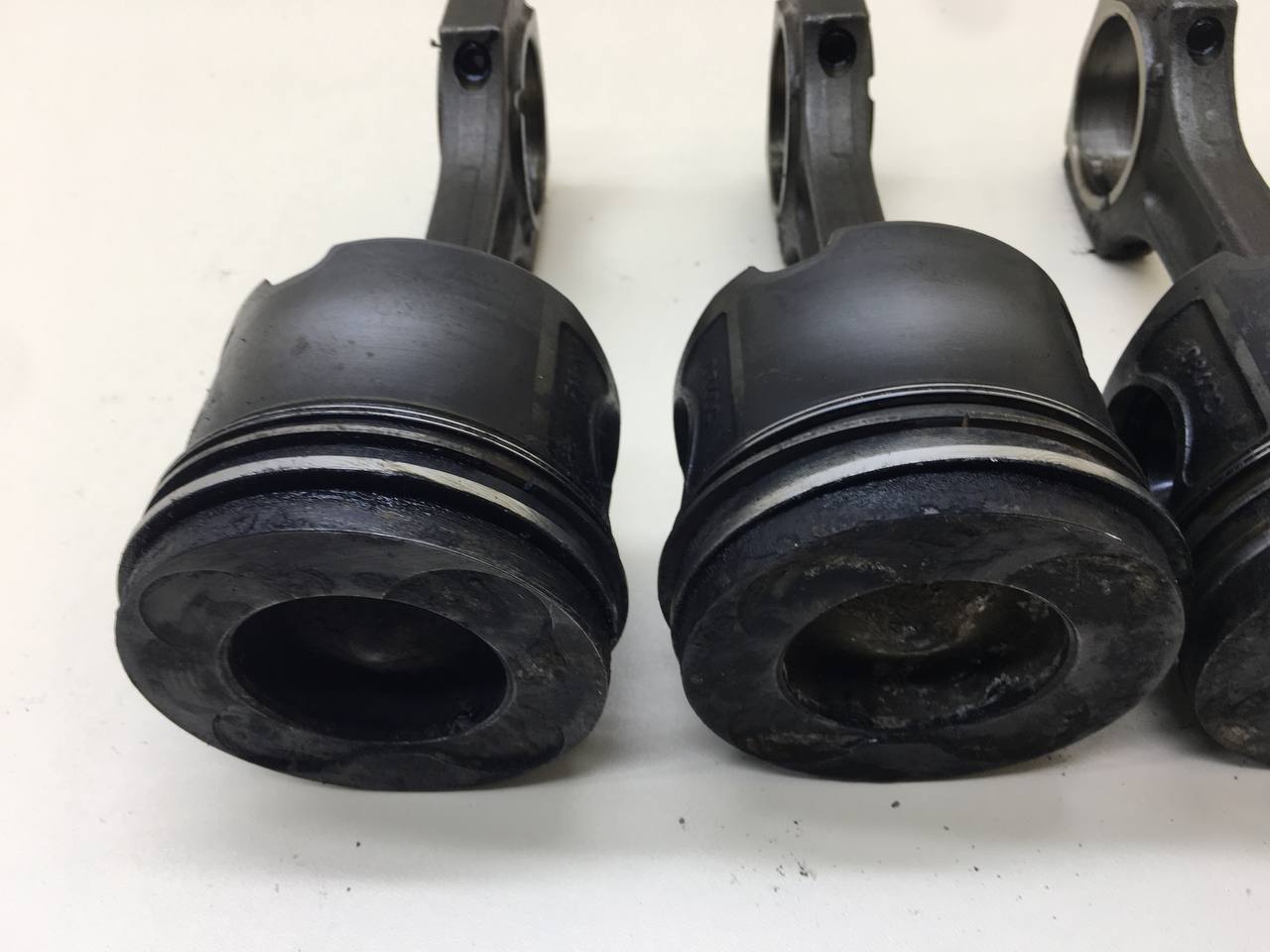 Поршень с шатуном BMW 3-series E90/E91 2005-2011 Поршень с шатуном BMW 3-series E90/E91 2005-2011