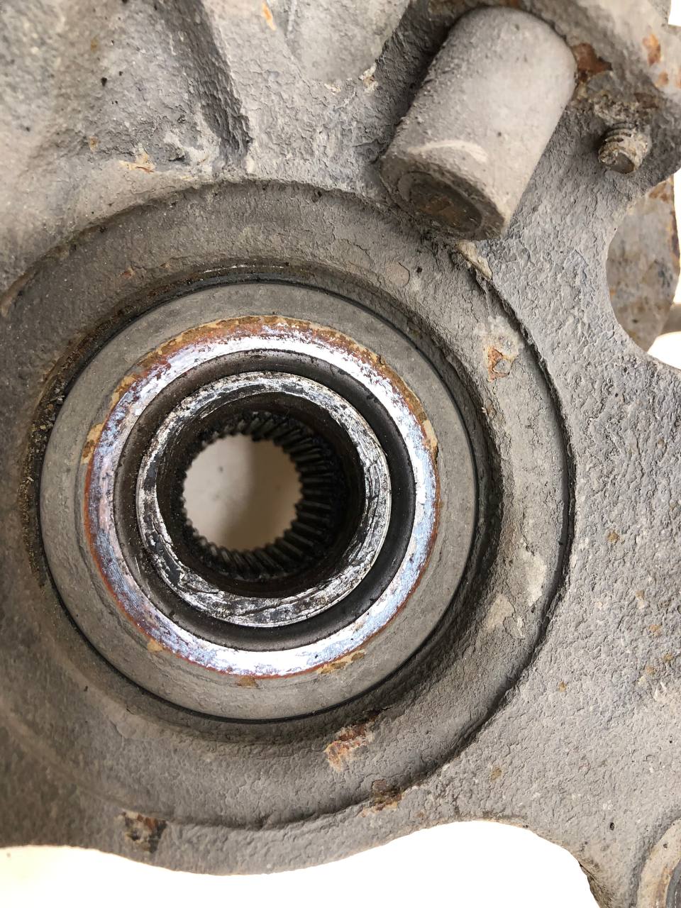 Кулак поворотный передний левый Chevrolet Lacetti (J200) 2003-2013