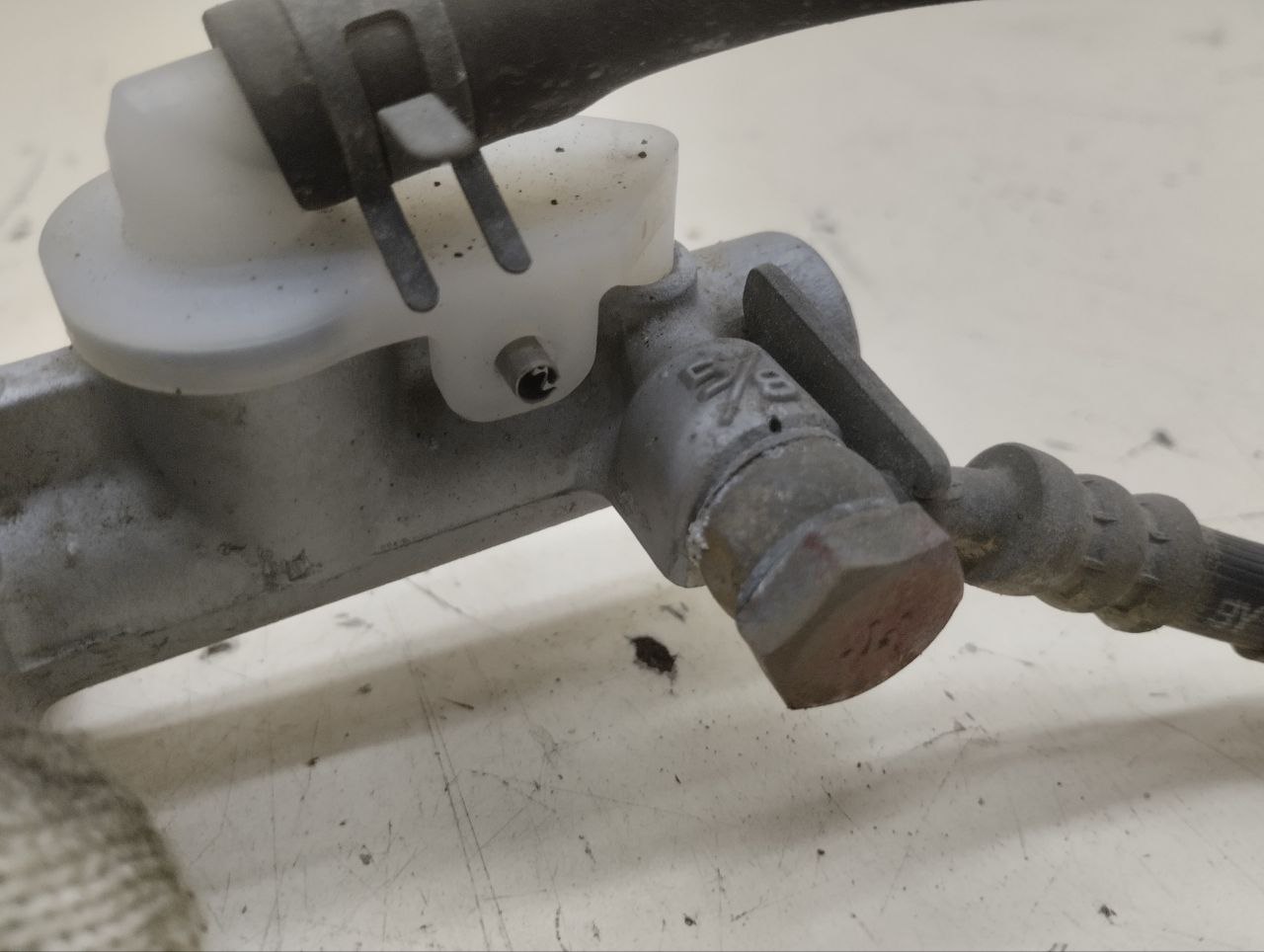 Цилиндр сцепления главный Mitsubishi Lancer 9  (CS/Classic) 2000-2011