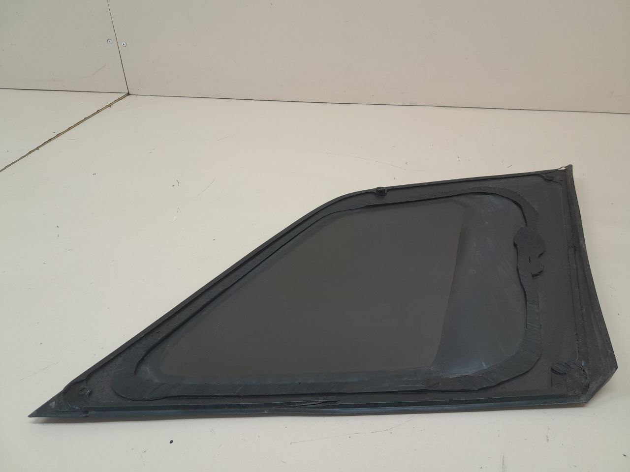 Стекло кузовное глухое левое Suzuki Grand Vitara 2005-2015