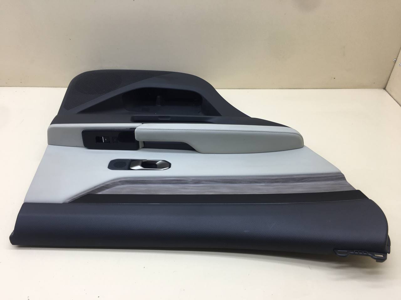 Обшивка двери задней левой Jetour Dashing 2022>