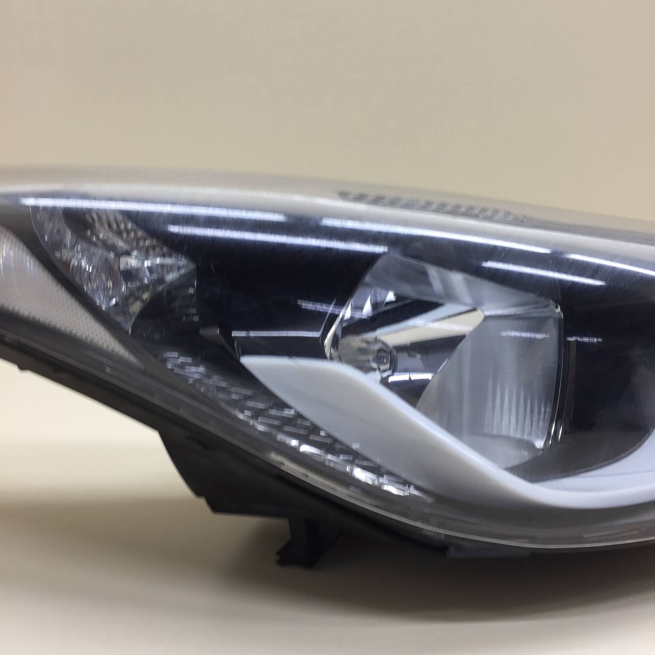 Фара правая Hyundai Elantra (MD) 2011-2016