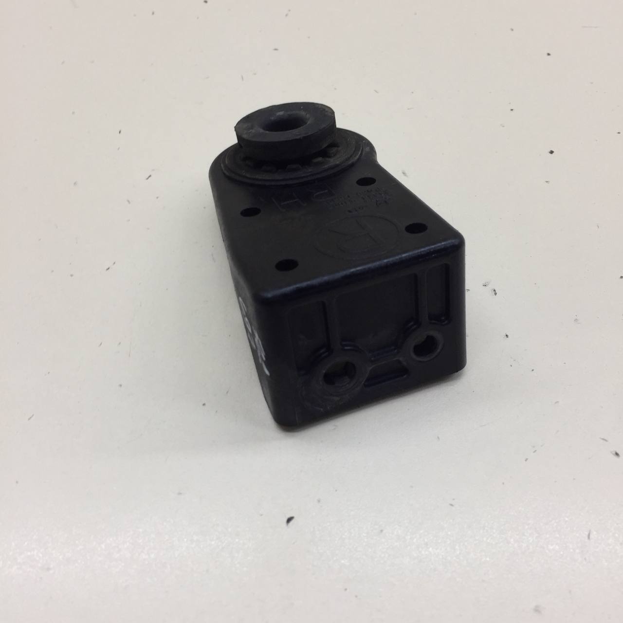 Кронштейн радиатора Hyundai Santa Fe (TM) 2018-2022