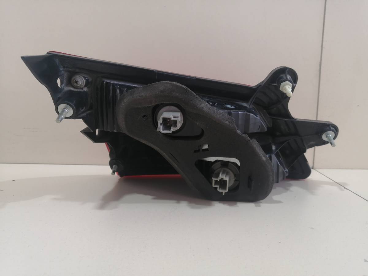 Фонарь задний внутренний правый Subaru Legacy Outback (BR/B14) 2010-2014