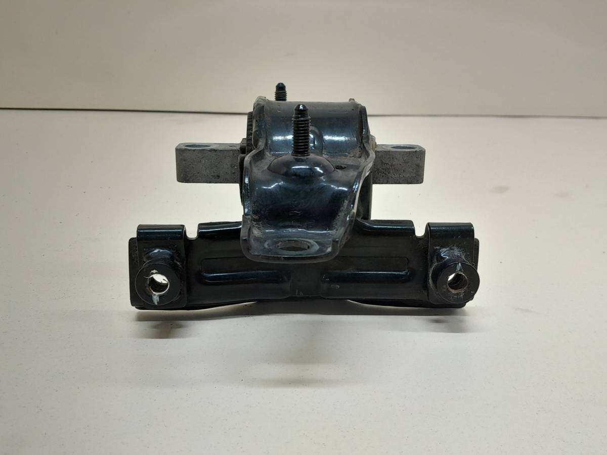 Опора КПП левая Volkswagen Polo (MK5) 2011-2020 Опора КПП левая Volkswagen Polo (MK5) 2011-2020