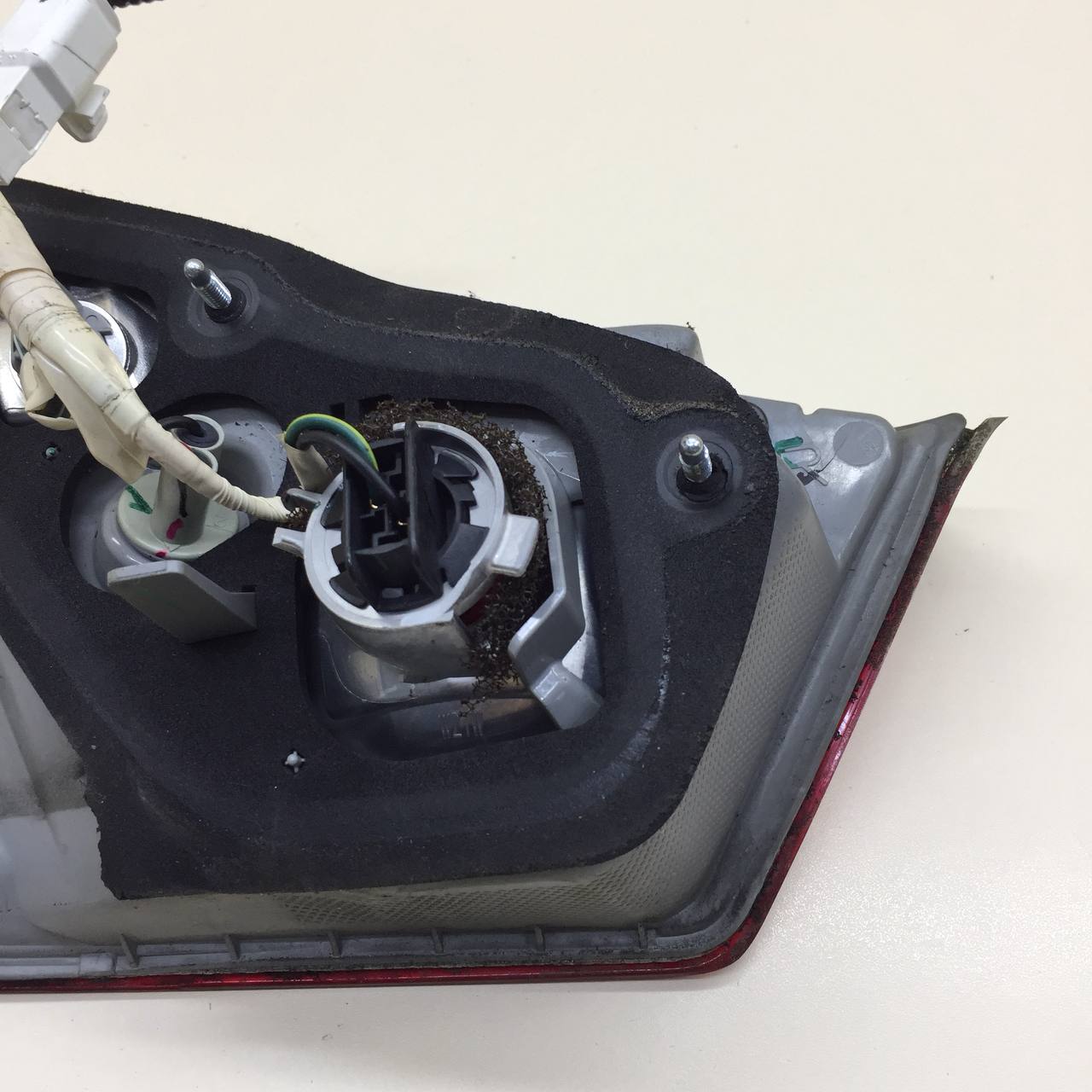 Фонарь задний внутренний правый Toyota Camry (V50) 2011-2017