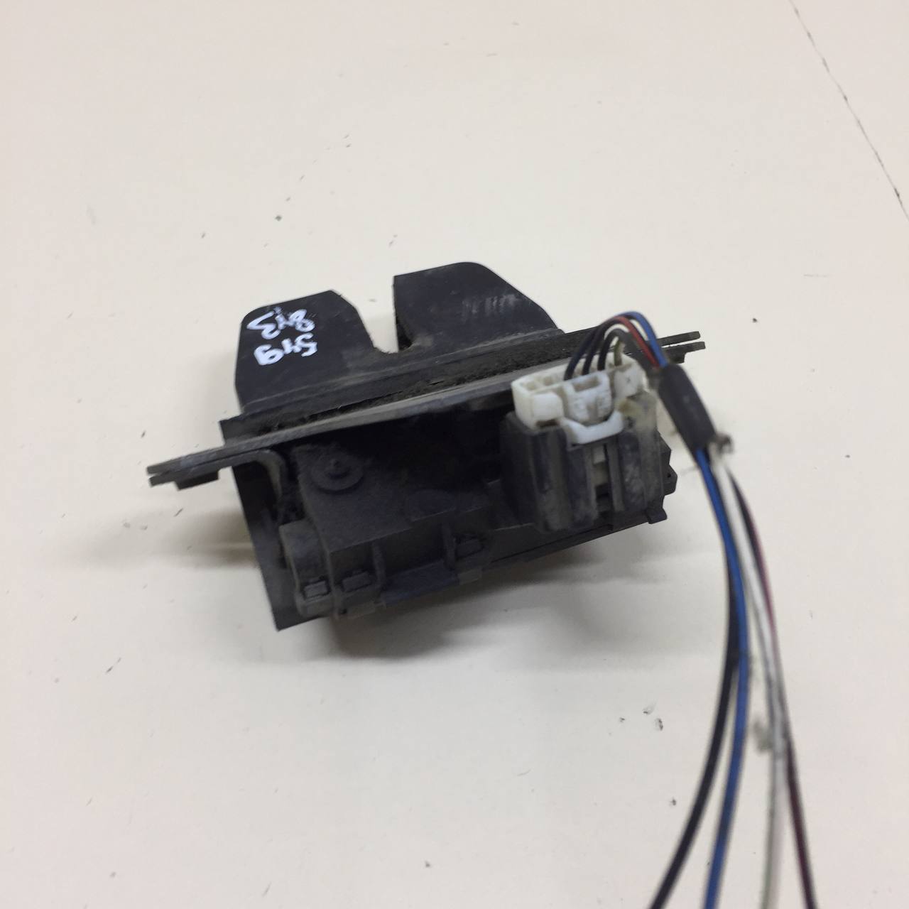 Замок багажника Ford Focus 2 (DB) 2008-2011 Замок багажника Ford Focus 2 (DB) 2008-2011