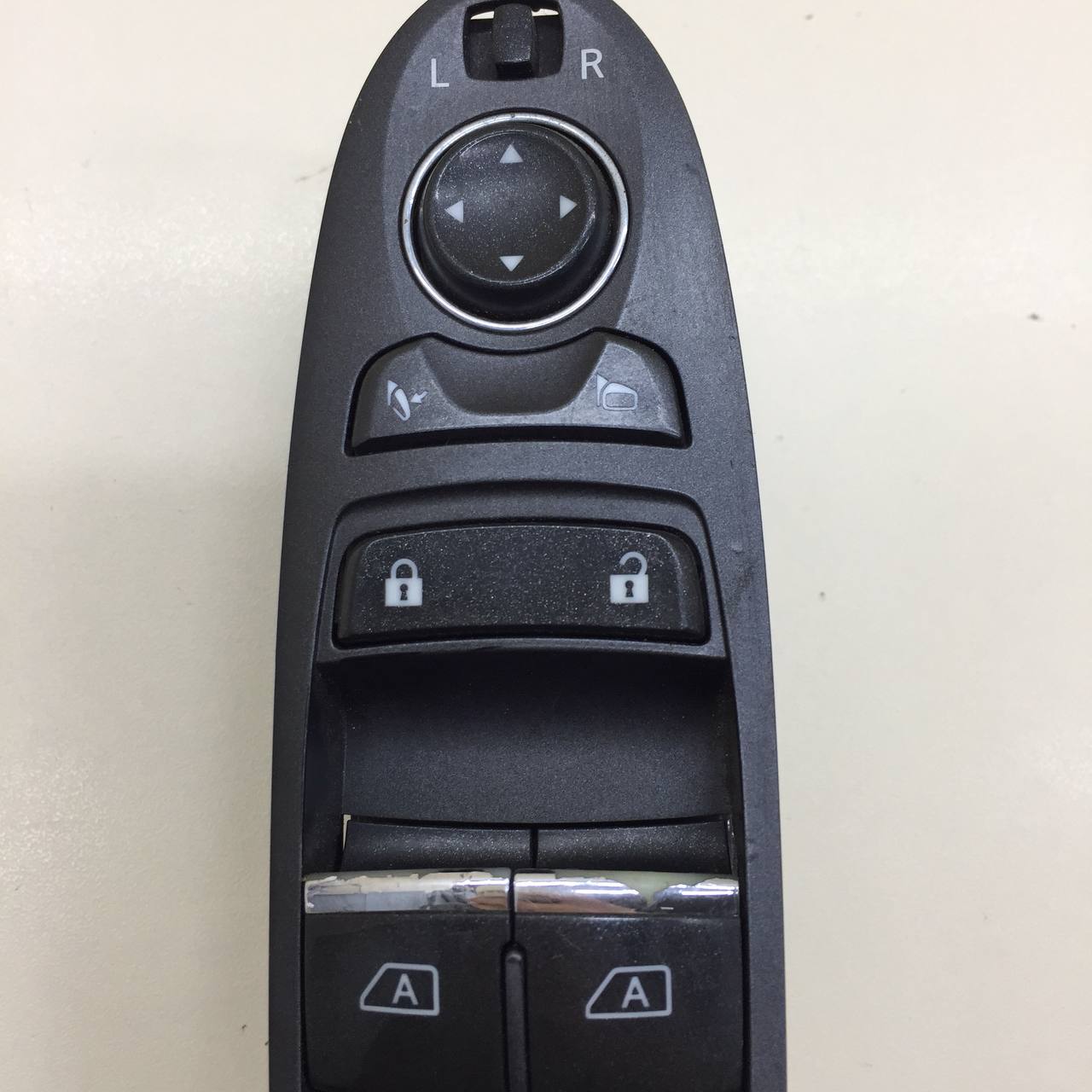 Блок управления стеклоподъемниками Infiniti M37 / Q70 (Y51) 2010>