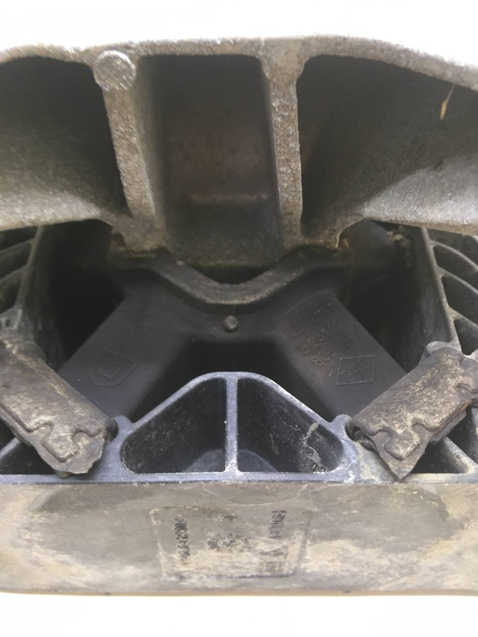 Опора двигателя правая Nissan Almera 3 (G11, G15) 2012> Опора двигателя правая Nissan Almera 3 (G11, G15) 2012>