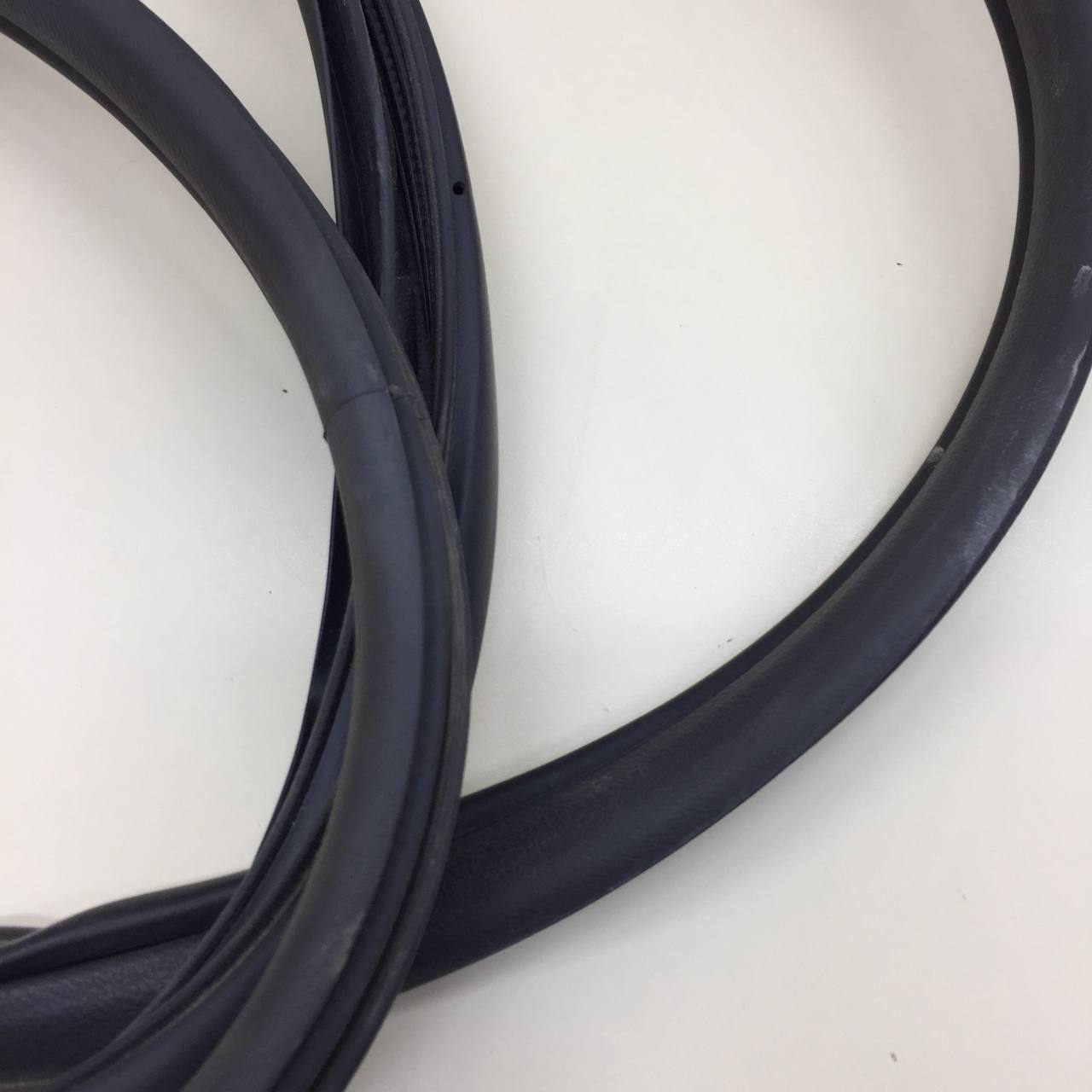 Уплотнитель проема двери задней левой Honda Civic 4D 2006-2012