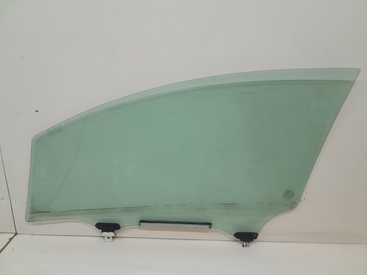 Стекло двери передней правой Toyota Auris (E150) 2006-2012