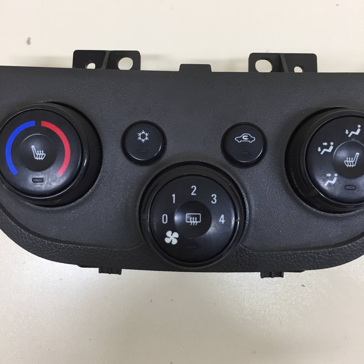 Блок управления отопителем Chevrolet Cobalt (T250) 2011-2015 Блок управления отопителем Chevrolet Cobalt (T250) 2011-2015