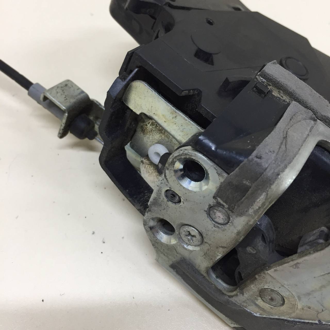 Замок багажника Toyota Land Cruiser Prado (J150) 2009-2022 Замок багажника Toyota Land Cruiser Prado (J150) 2009-2022