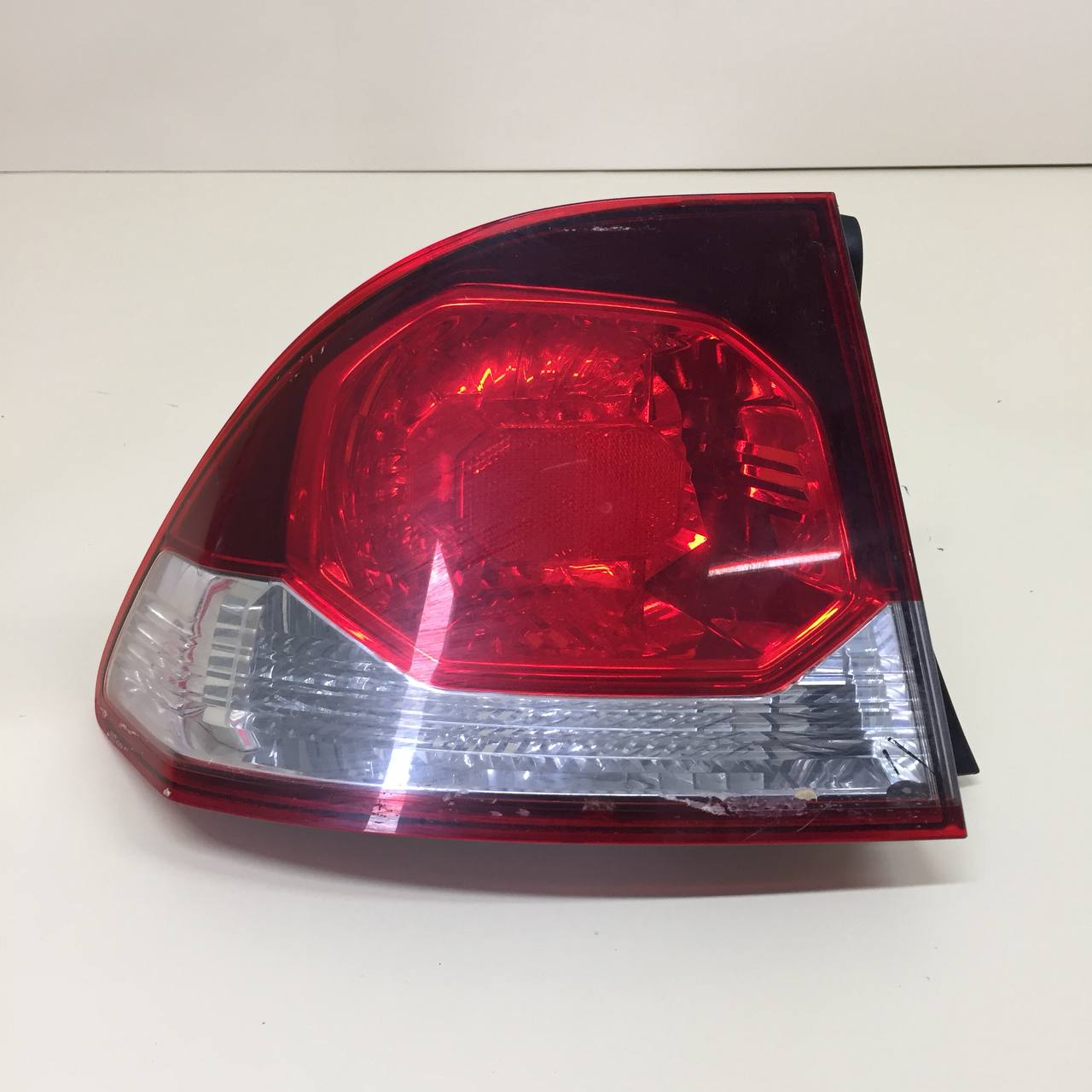 Фонарь задний наружный левый Honda Civic 4D 2006-2012