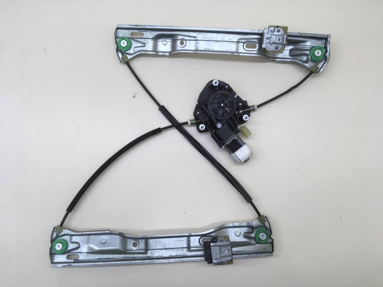 Стеклоподъемник электр. передний правый Lada Granta 2011>