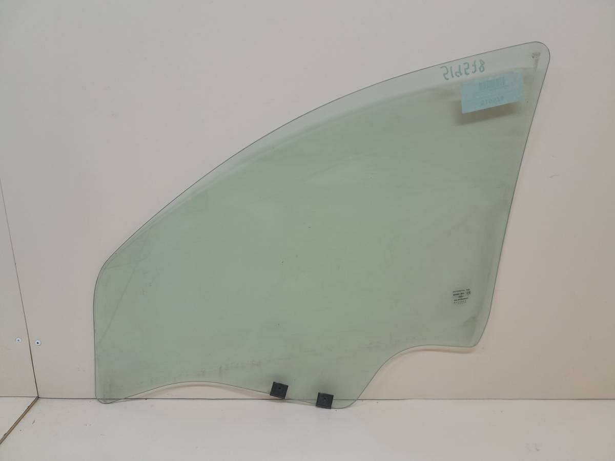 Стекло двери передней правой Renault Sandero 2009-2014