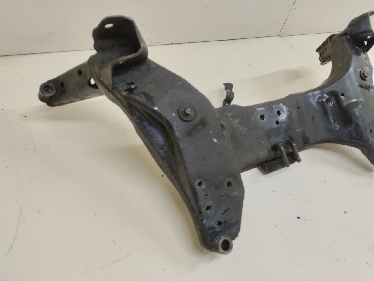 Балка подмоторная Nissan Almera (N16) 2000-2006 Балка подмоторная Nissan Almera (N16) 2000-2006