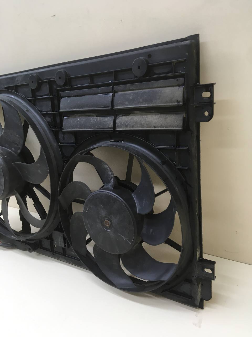 Диффузор вентилятора Volkswagen Tiguan (5N2) 2011-2016