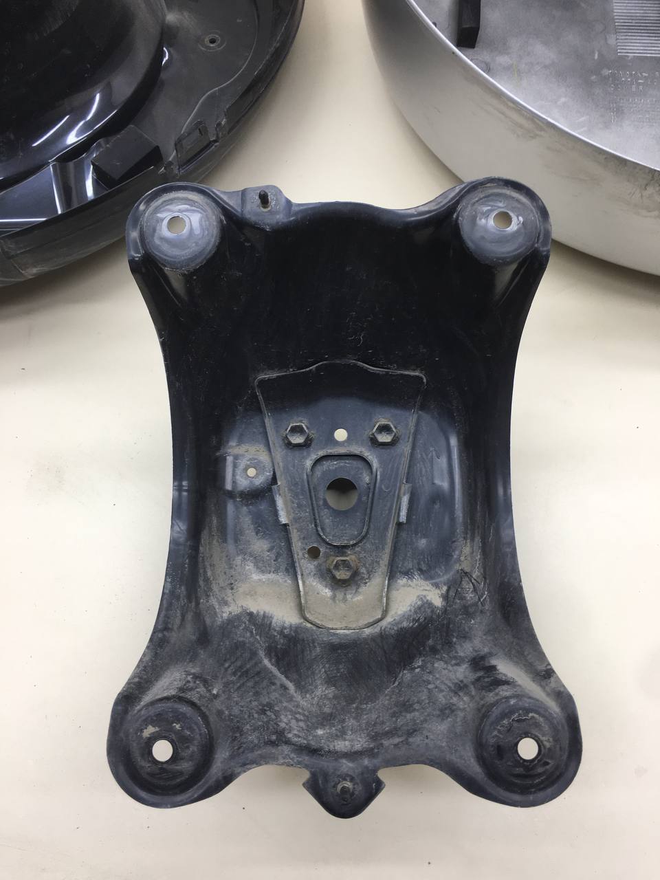 Кронштейн запасного колеса Toyota Rav 4 (A30) 2006-2013 Кронштейн запасного колеса Toyota Rav 4 (A30) 2006-2013