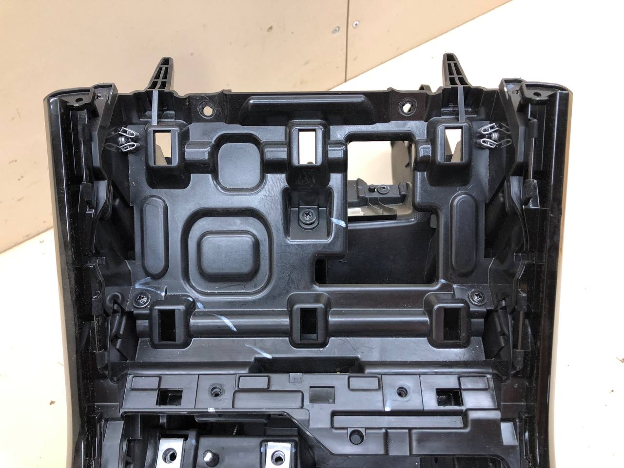 Консоль центральная Chery Tiggo 7 Pro 2019>