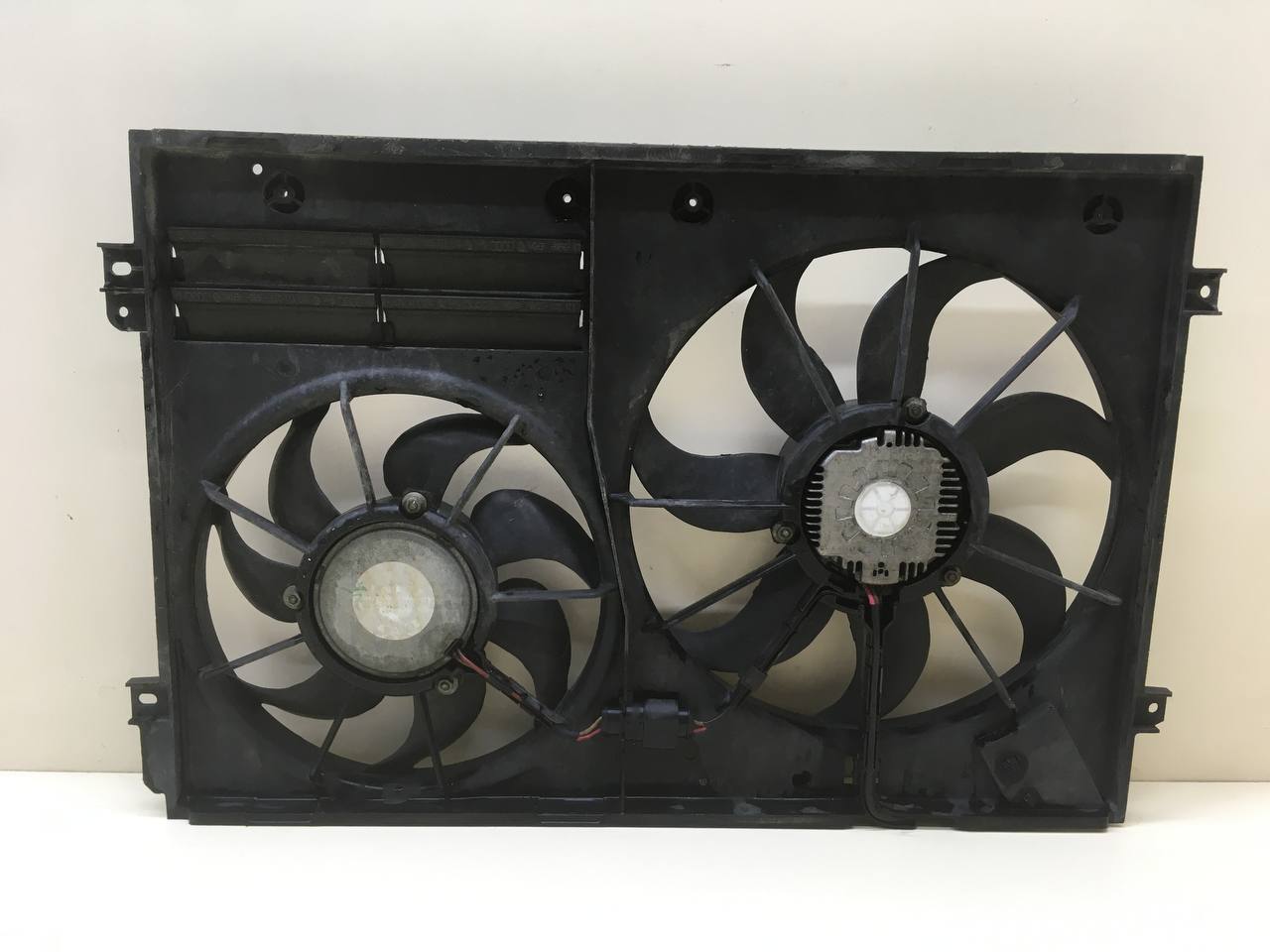 Диффузор вентилятора Volkswagen Tiguan (5N2) 2011-2016