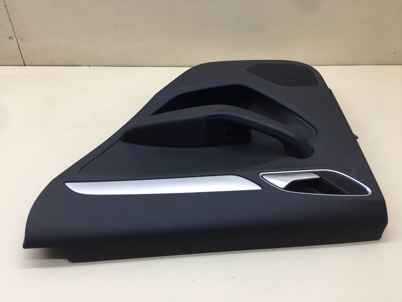 Обшивка двери задней правой Audi Audi Q3 (8U) 2012>