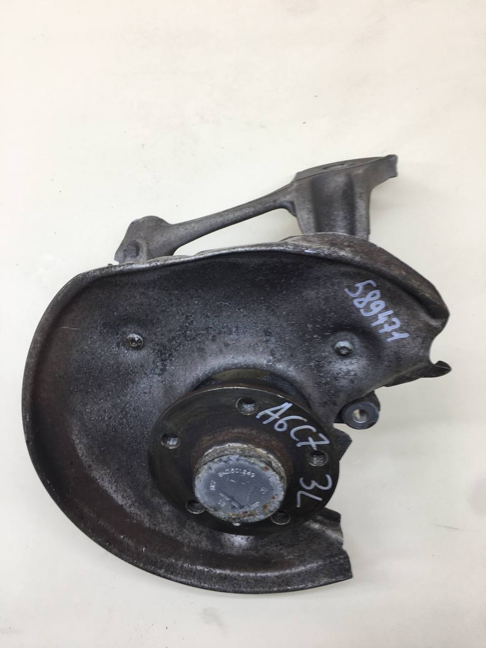 Кулак поворотный задний левый Audi A6 (C7) 2011>