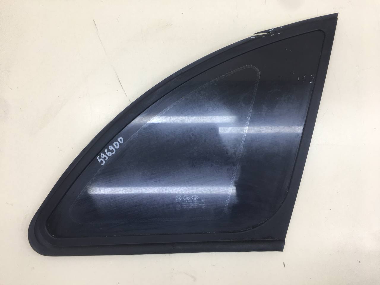 Стекло кузовное глухое правое Lifan X60 2012>