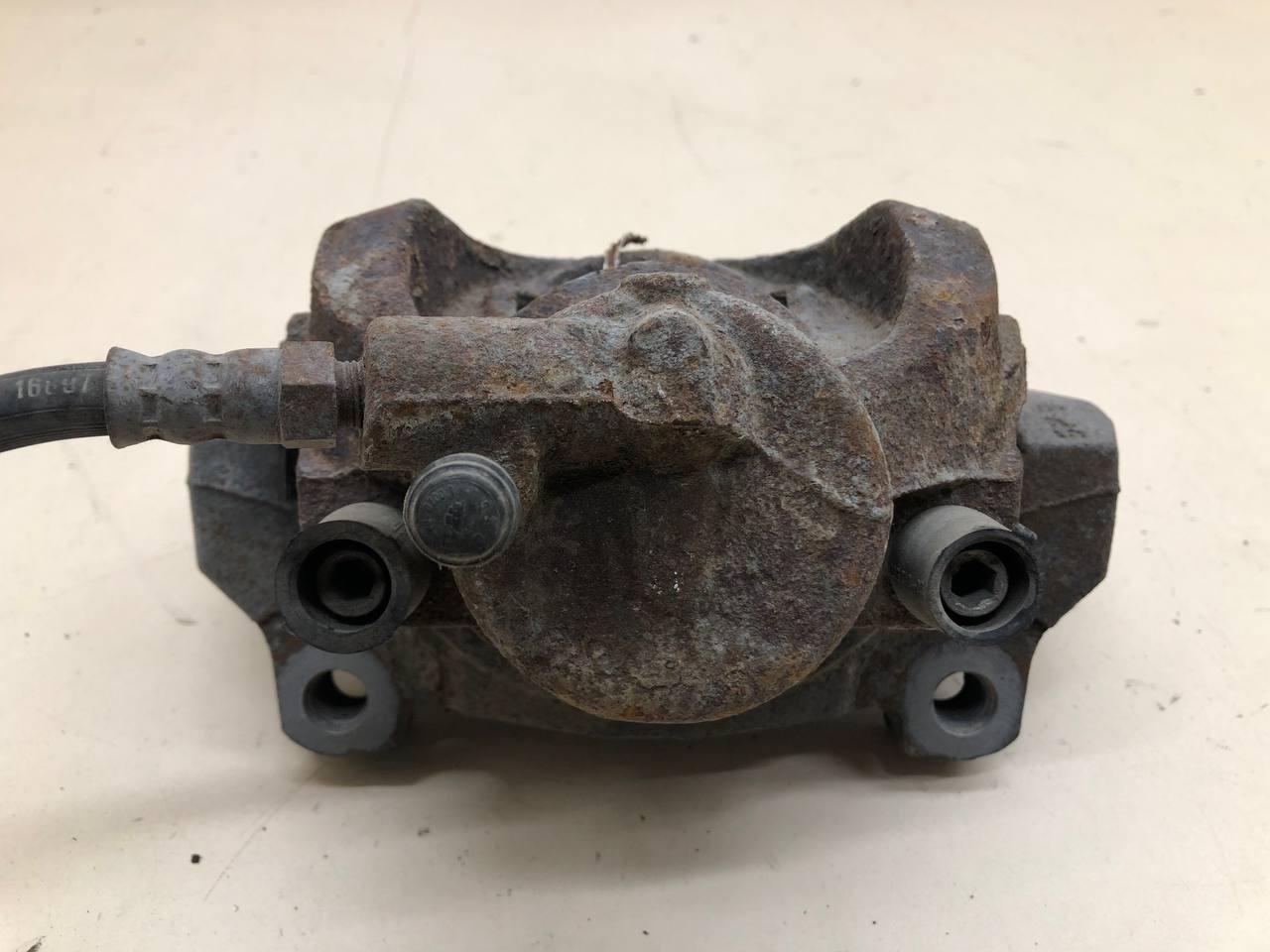 Суппорт передний левый Land Rover Freelander 2 (FA) 2007-2014 Суппорт передний левый Land Rover Freelander 2 (FA) 2007-2014