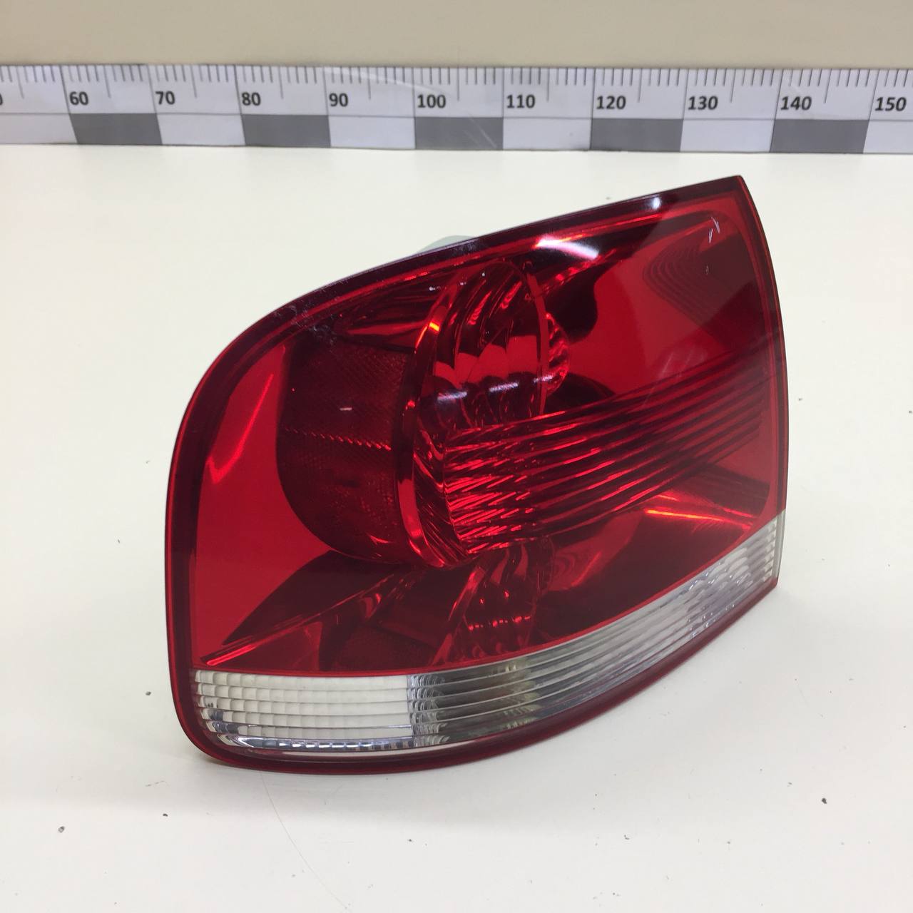 Фонарь задний левый Volkswagen Touareg (7L) 2002-2010