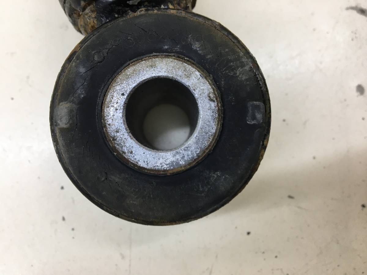 Амортизатор задний Renault Duster (HSA, HSM) 2012>