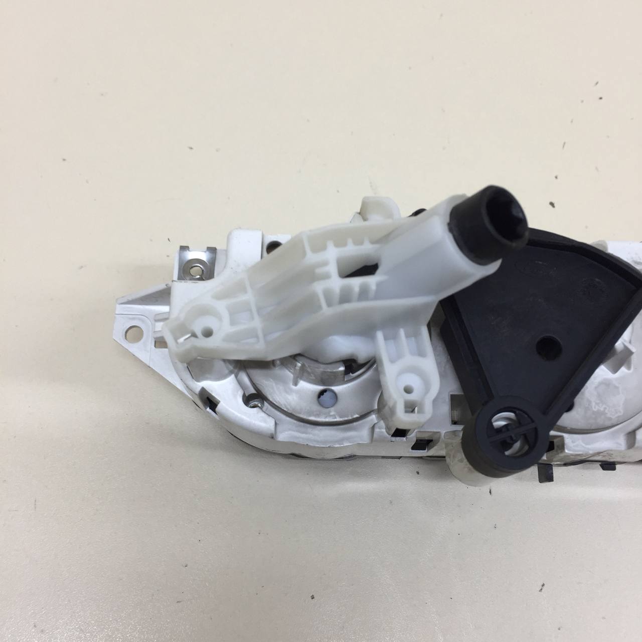 Блок управления отопителем Ford Focus 2 (DB) 2008-2011 Блок управления отопителем Ford Focus 2 (DB) 2008-2011