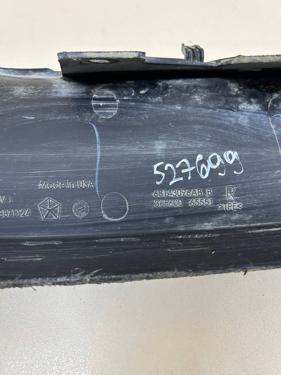 Спойлер переднего бампера правый Jeep Grand Cherokee (WK2) 2010>