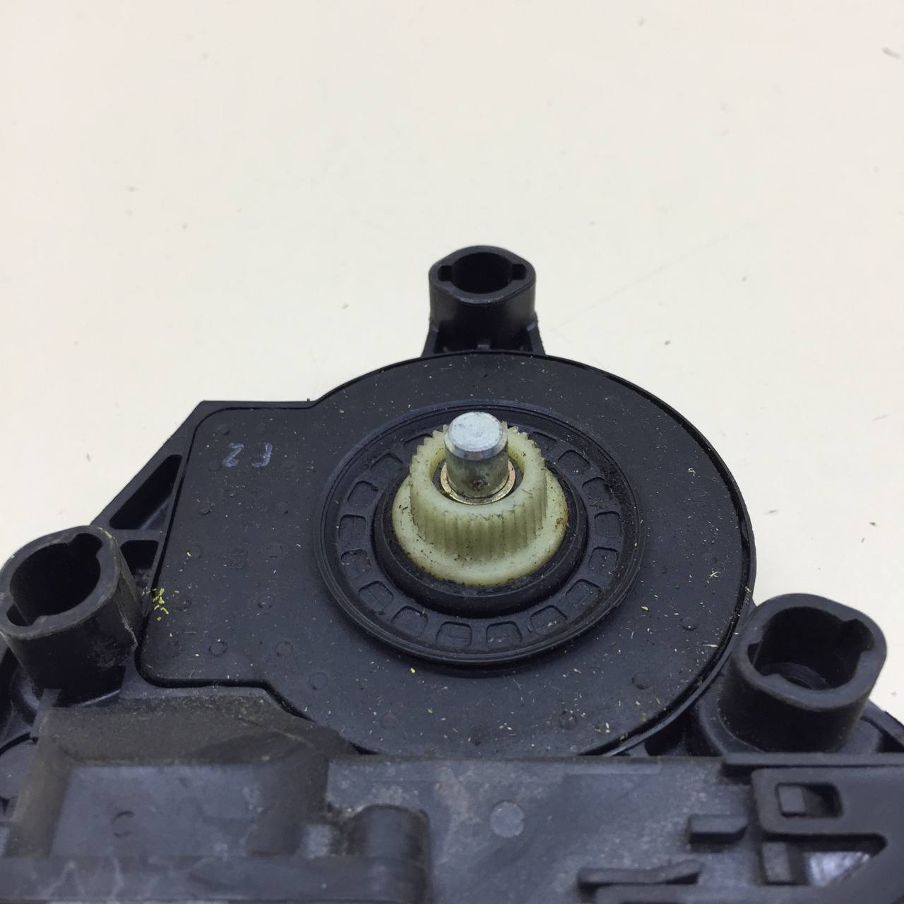 Моторчик стеклоподъемника Volkswagen Touareg (7L) 2002-2010