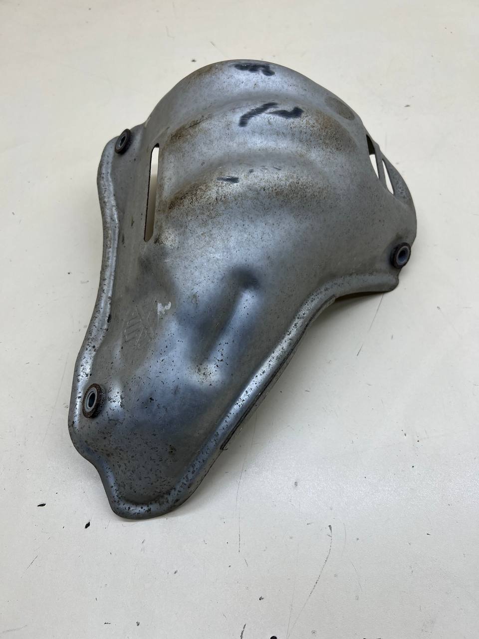 Экран тепловой Toyota Rav 4 (XA40) 2013-2019 Экран тепловой Toyota Rav 4 (XA40) 2013-2019