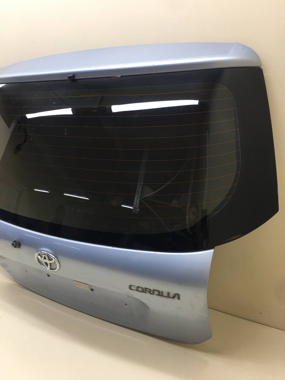 Дверь багажника со стеклом Toyota Corolla E120 2001-2007 Дверь багажника со стеклом Toyota Corolla E120 2001-2007