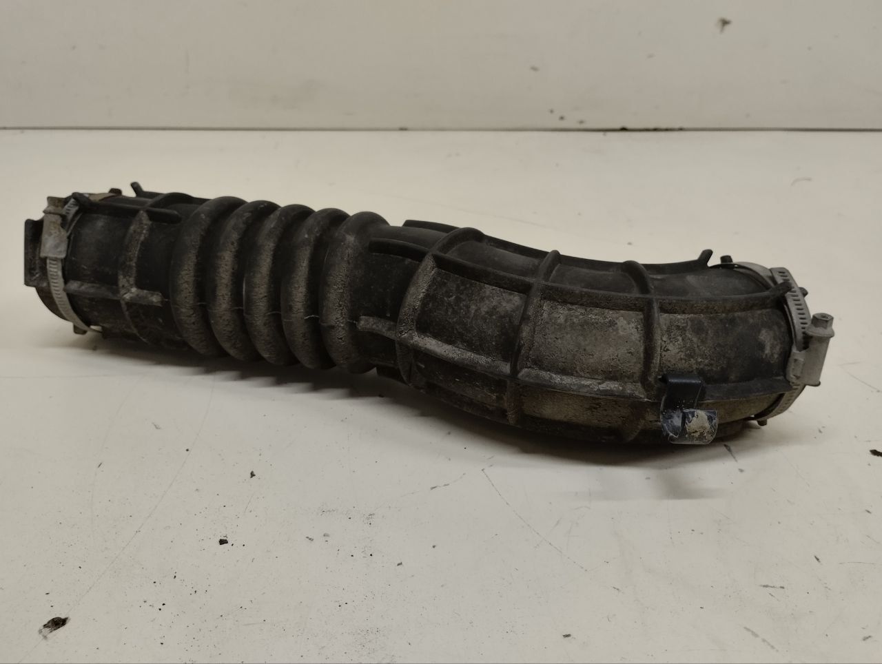 Патрубок воздушного фильтра Lada Vesta 2015>