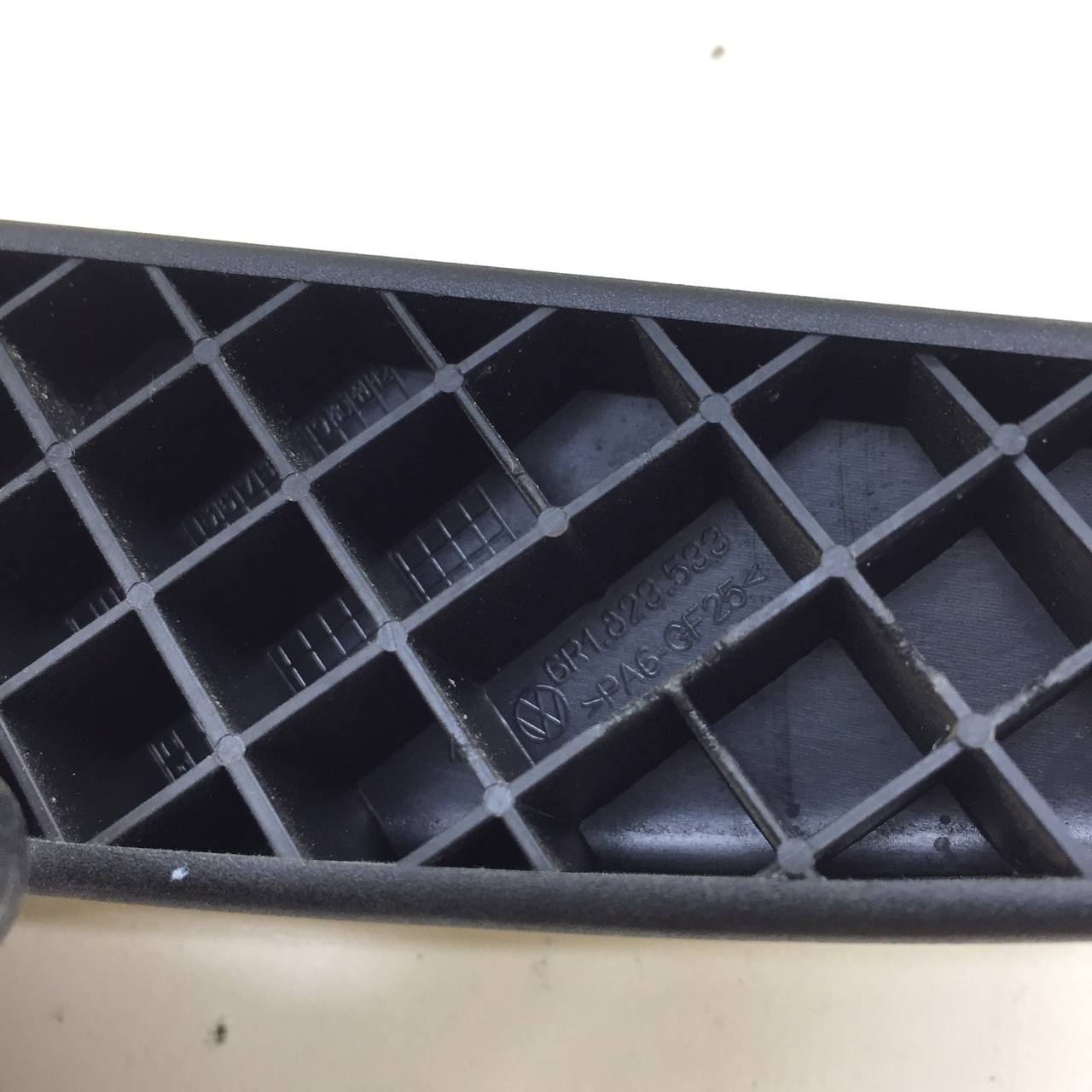 Ручка открывания капота Volkswagen Polo (MK5) 2011-2020 Ручка открывания капота Volkswagen Polo (MK5) 2011-2020