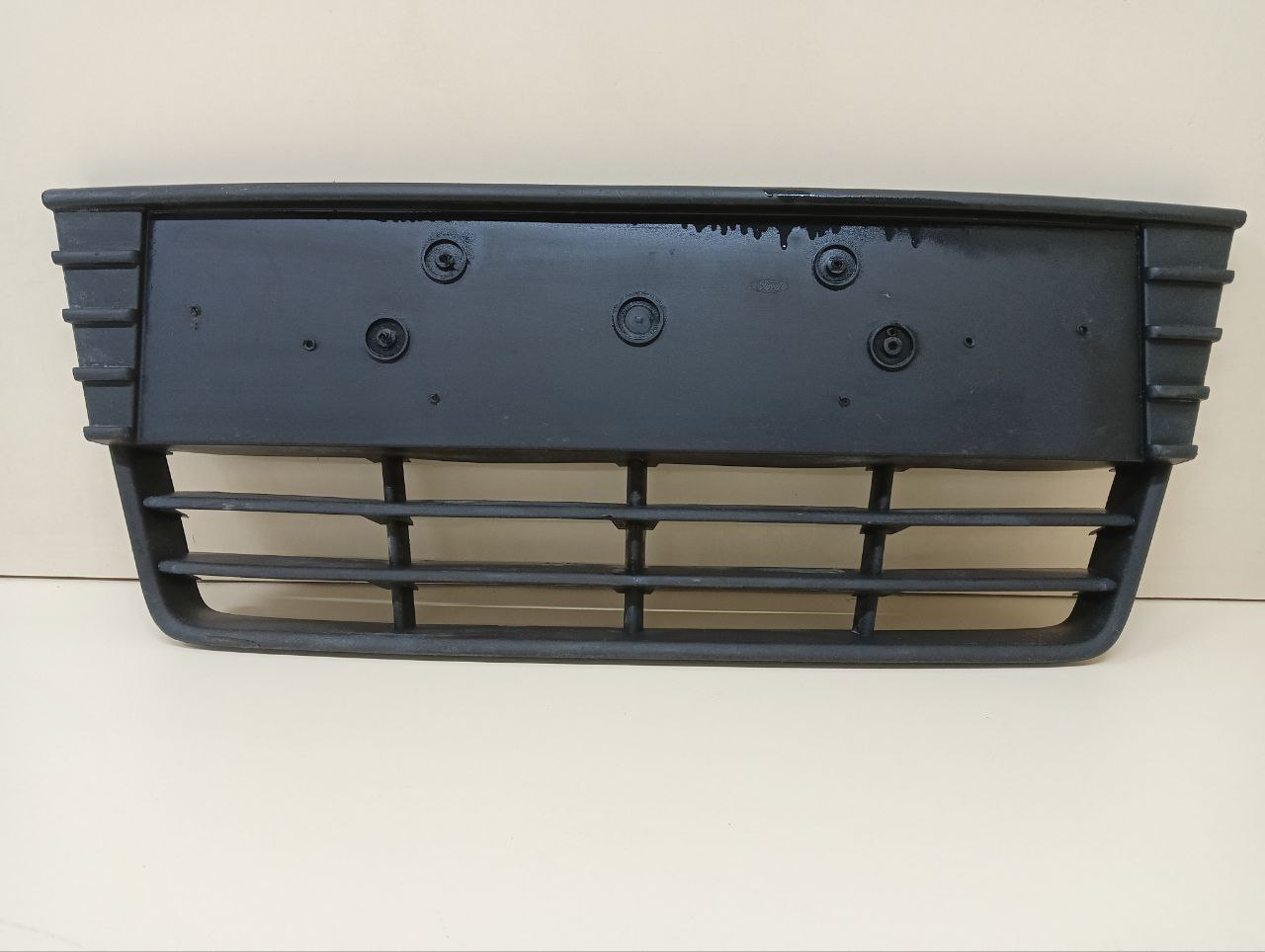Решетка в бампер центральная Ford Focus 3 2011>
