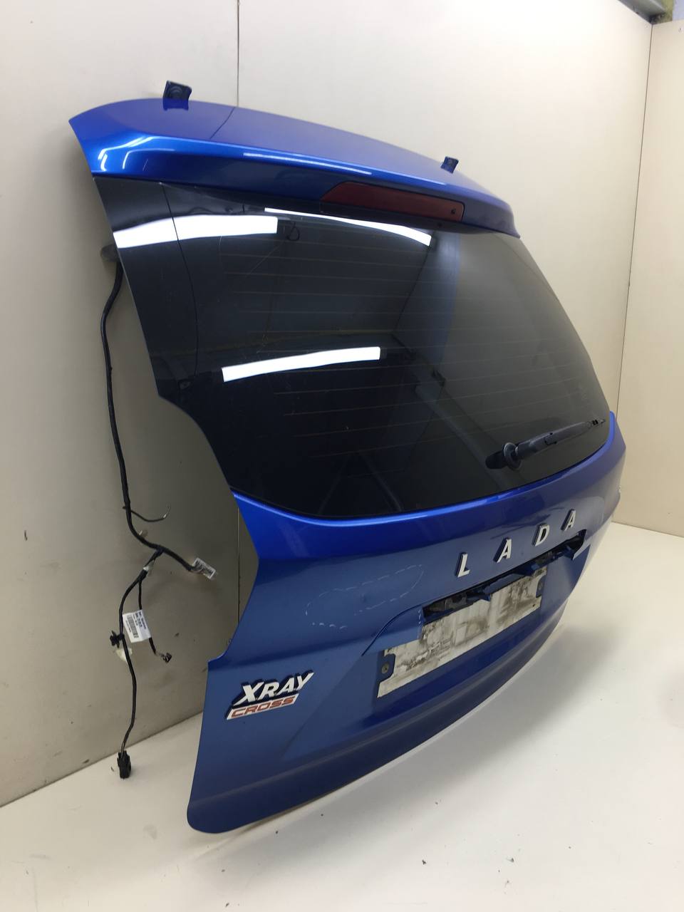 Дверь багажника со стеклом Lada X-RAY Cross 2018 > Дверь багажника со стеклом Lada X-RAY Cross 2018 >