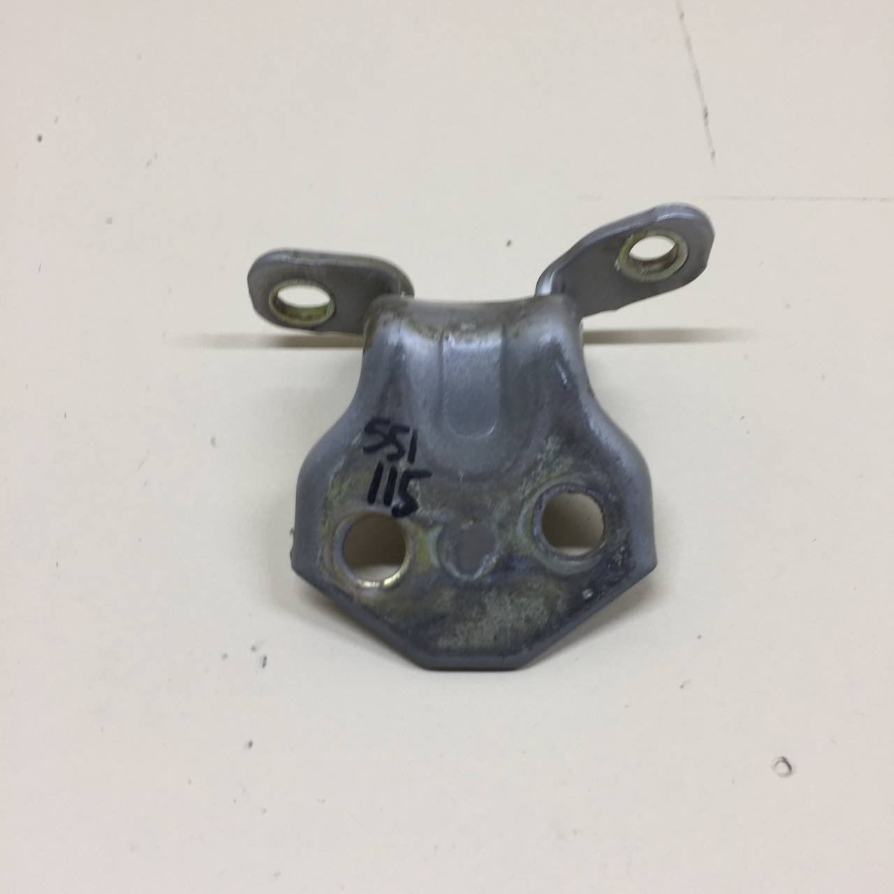 Петля двери передней левой верхняя Kia Spectra (SD) 2004-2011