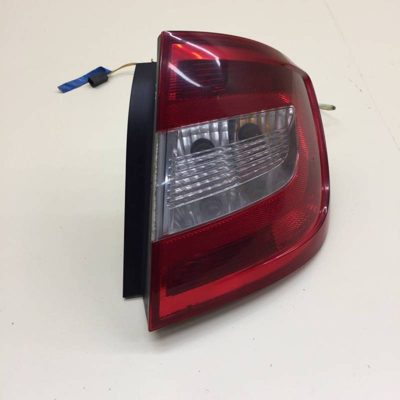 Фонарь задний правый Skoda Rapid 2012-2020 Фонарь задний правый Skoda Rapid 2012-2020