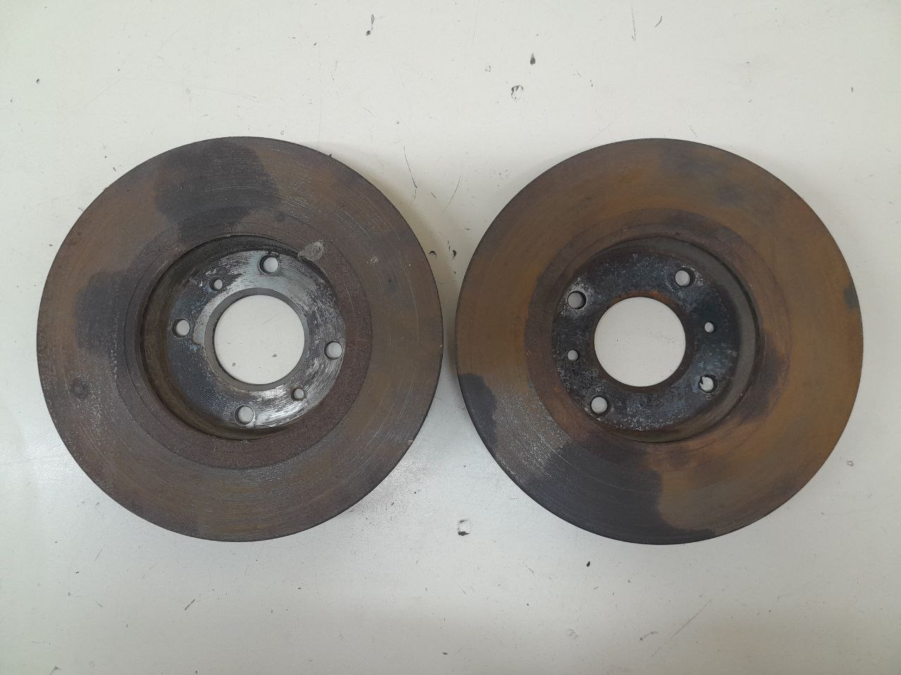 Диск тормозной передний Nissan Almera (N16) 2000-2006 Диск тормозной передний Nissan Almera (N16) 2000-2006