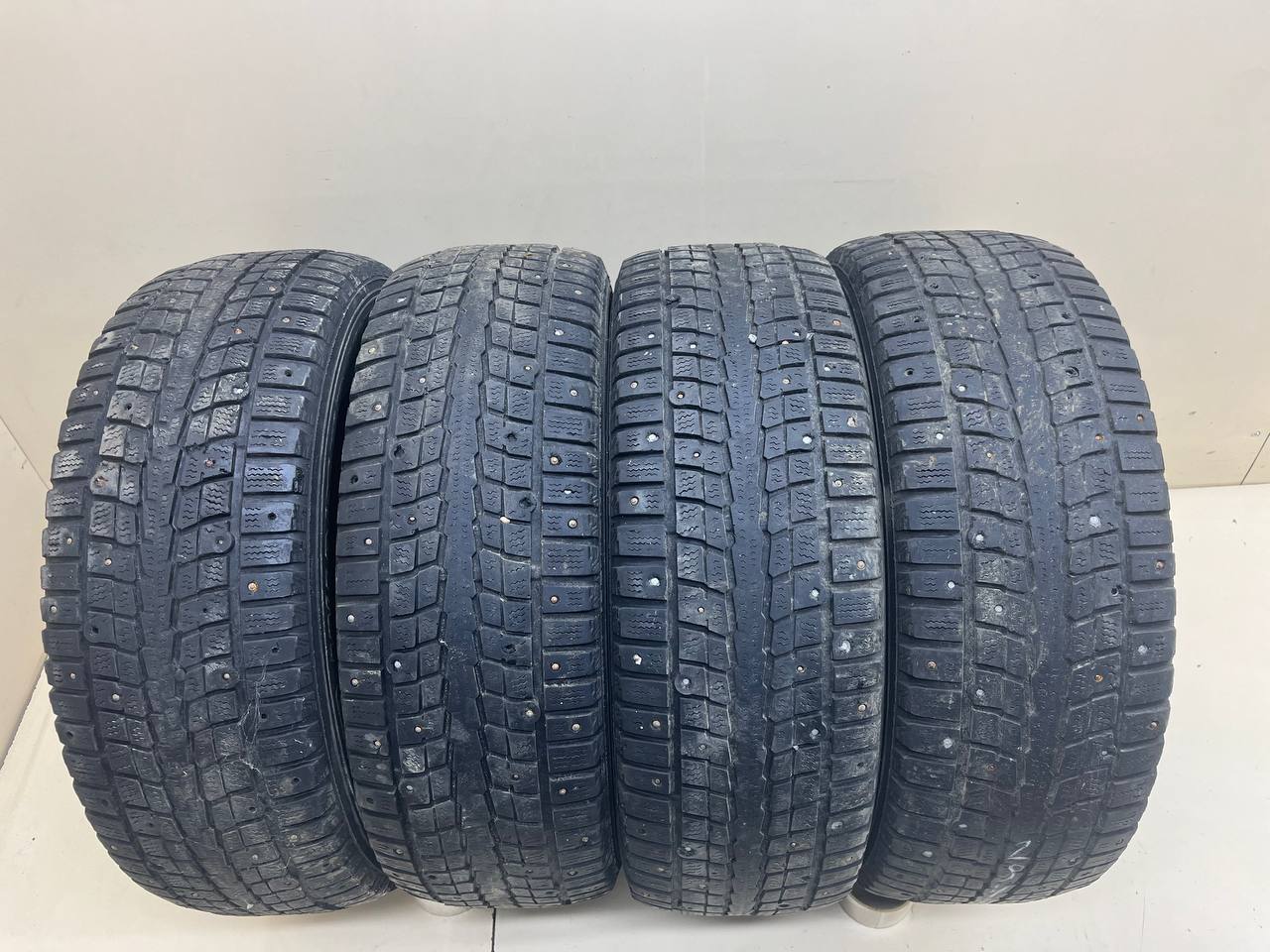 Шины к-кт R16 Зимние шипованные DUNLOP