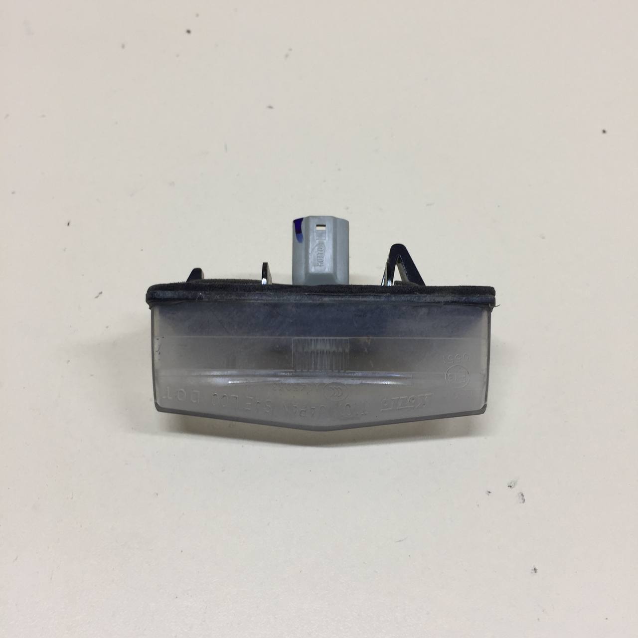 Фонарь подсветки номера Toyota Rav 4 (XA40) 2013-2019 Фонарь подсветки номера Toyota Rav 4 (XA40) 2013-2019